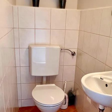 Lage, Familienfreundlich Mit Garten & Parkplatz - Bis Zu 6 Pers - Family & Friends Apartmán